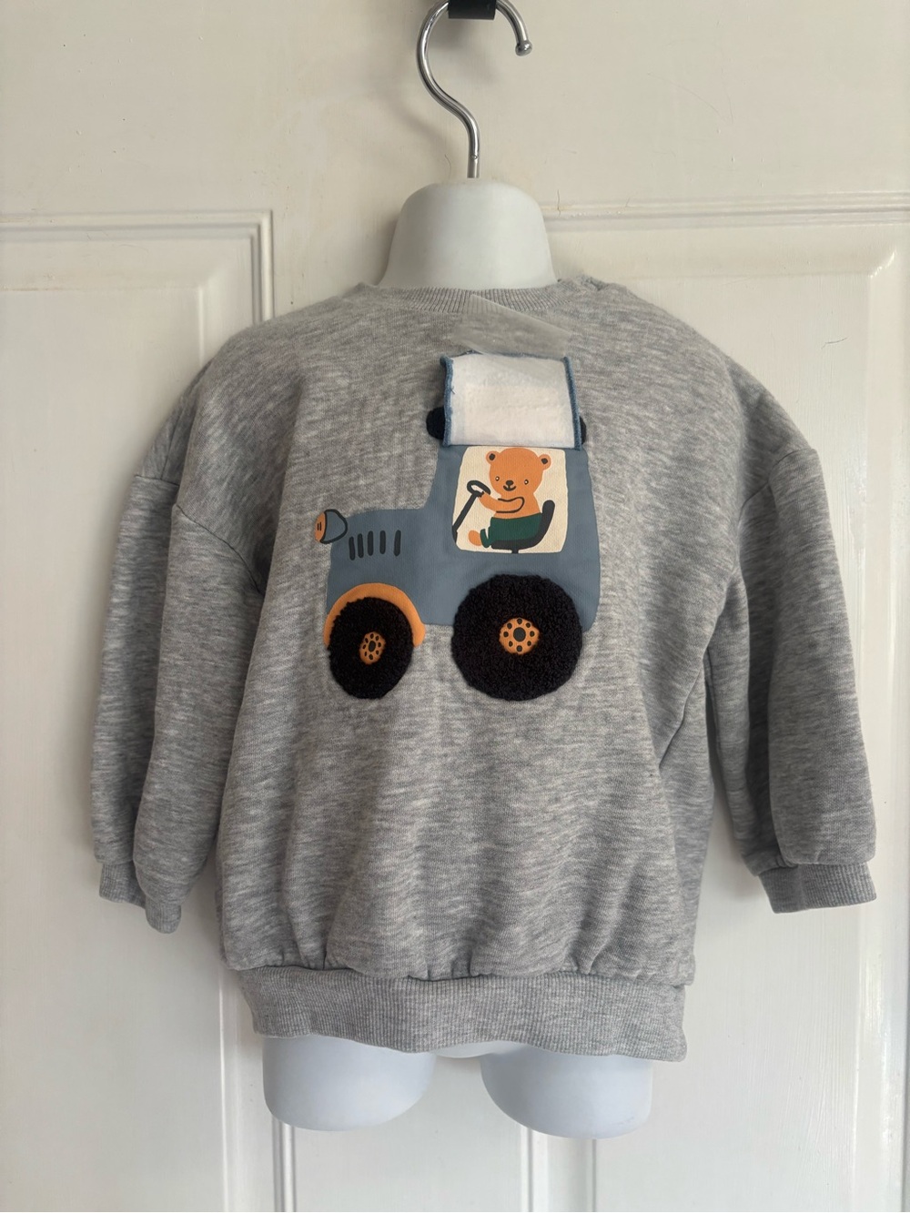 2T H&M light gray/blue, black tractor motif long sleeve sweatshirt.  In EUC!